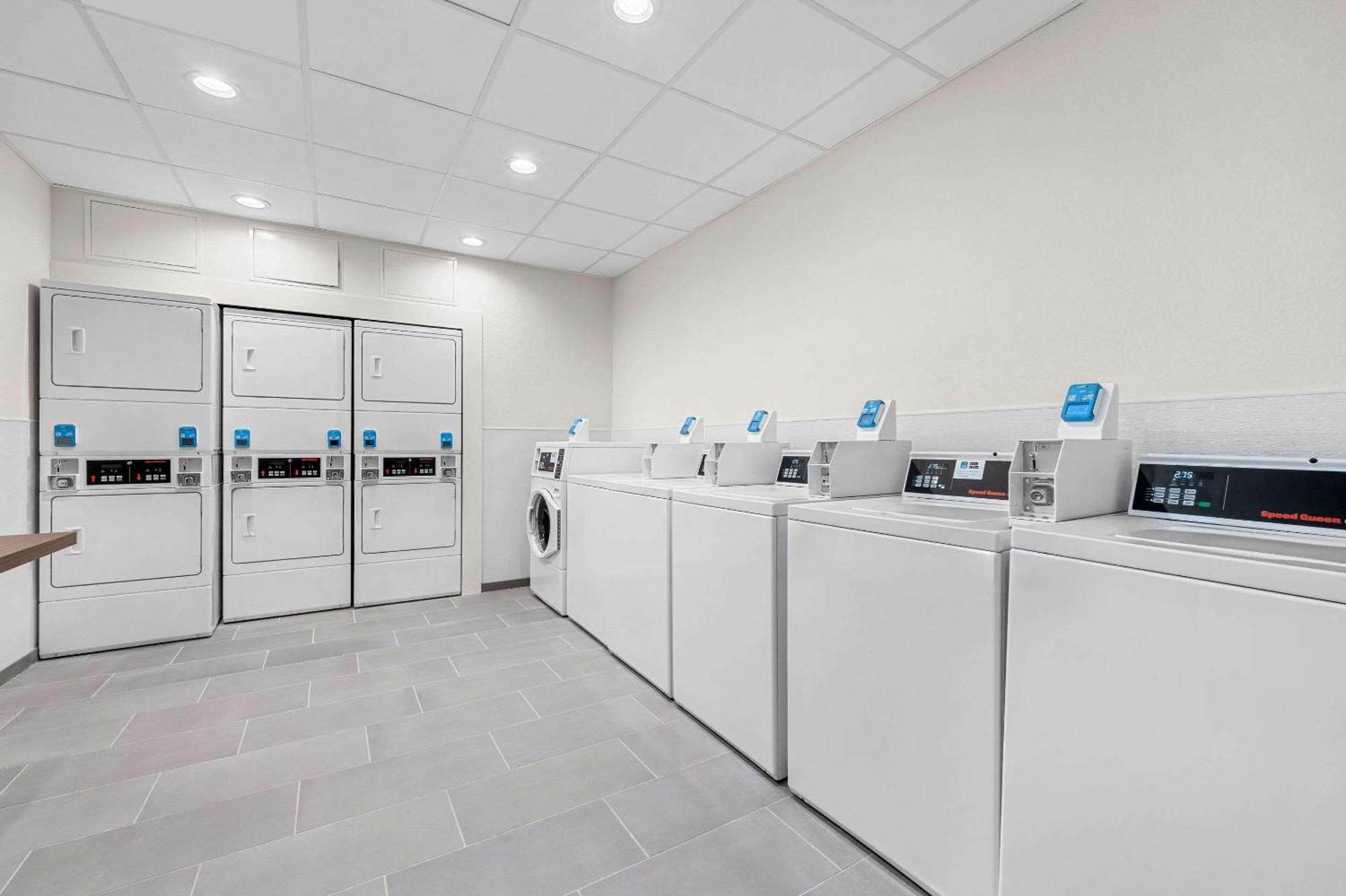 Everhome Suites Fayetteville Near Fort Bragg 外观 照片